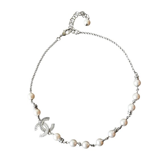 Chanel 24S Pearl Crystal Strass CC Logo With Pearl Chain Necklace Silver - Picture 1 of 2